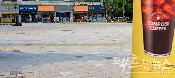 컴포즈 커피와 메가 커피가 800m  거리를 두고 바라보고 있다. ​ ​[사진=팩트인뉴스]