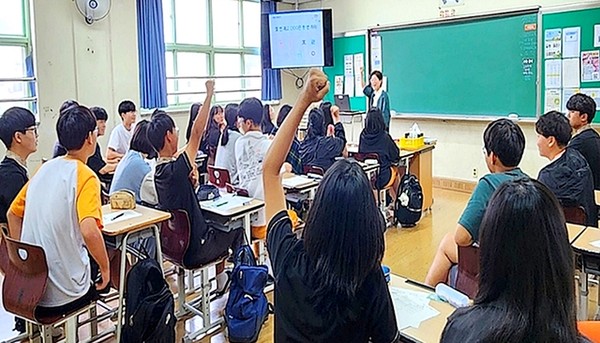 동양생명이 서울시 구로구에 자리한 오남중학교를 시작으로 2024년도 1사 1교 금융소비자 교육을 시작했다. [사진=동양생명]