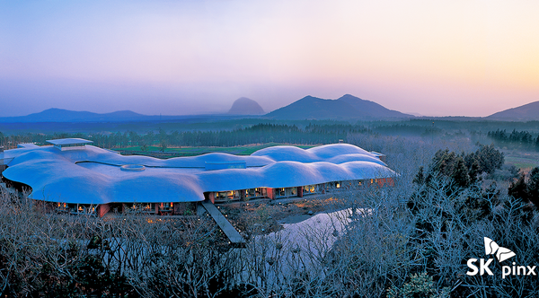 제주 중산간에 있는 포도호텔. [사진=SK핀크스]