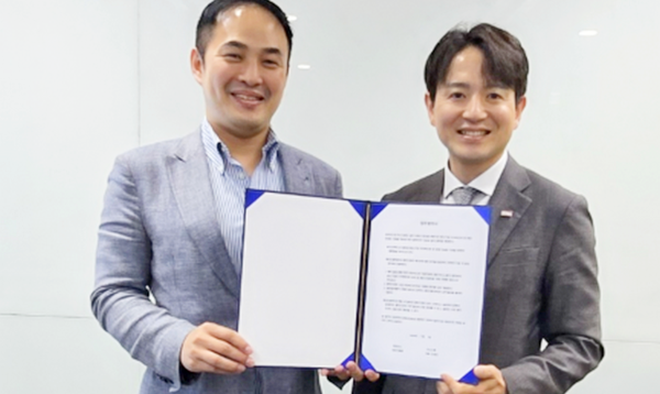 (왼쪽부터)이동환 위포커스특허법률사무소 변리사와 조영빈 어니스톤 대표. [사진=어니스톤]