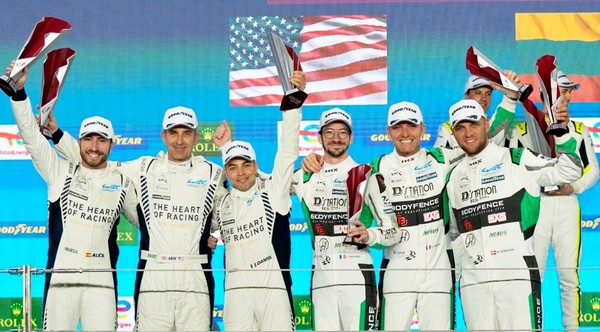 [ 영국의 고성능 완성차 업체 애스턴마틴의 신형 밴티지 GT3가 지난 주말 밥코 에너지 바레인 8시간 경주를 끝으로 올해 FIA 세계 내구 선수권 대회를 마무리했다. 사진=애스턴마틴]