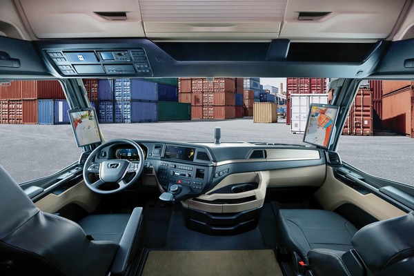 최신 전자식 사이드미러 시스템 MAN 옵티뷰. [사진=만트럭버스코리아]