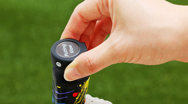 엑스빅의 퍼팅뷰가 퍼터에 직접 부착하는 구조로, 내부에 탑재한 3D 모션센서와 온디바이스 인공지능 알고리즘 등을 이용해 퍼팅 모습을 정교하게 분석하고 퍼팅 예상거리와 공을 때리는 순간 각도를 OLED를 통해 보여준다. [사진=엑스빅]