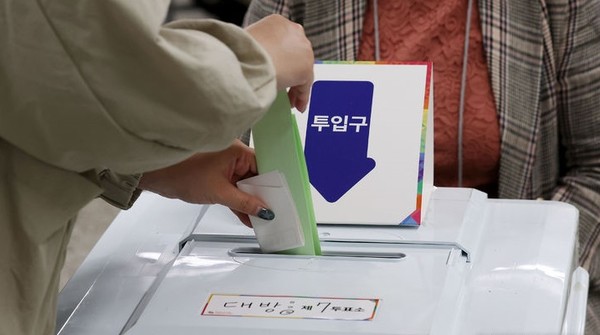 사진 =뉴시스 (지난 제22대 국회의원 선거를 위해 투표소)