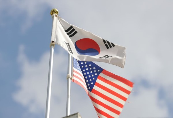 2023년 7월 26일 서울 종로구 대한민국역사박물관에서 열린 한미동맹70주년 기념 특별전에 태극기와 성조기가 펄럭이고 있다.  [ tkwls= sbtltm ]