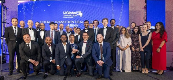 한국서부발전은 지난달 30일 UAE 두바이에서 열린 IJ 글로벌 어워즈 2024에서 중동·북아프리카지역(MENA) 에너지전환 부문 올해의 프로젝트상을 수상했다고 7일 밝혔다. [ 사진=서부발전 ]