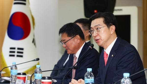 강민국 국회 정무위원회 간사가 19일 오전 서울 종로구 생명보험교육문화센터에서 열린 보험산업 경쟁력 제고를 위한 국민의힘-보험업계 현장간담회에서 발언하고 있다. [ 사진= 뉴시스 ]