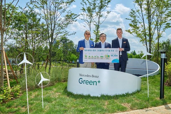 메르세데스-벤츠(벤츠) 사회공헌위원회가 서울 보라매공원에 '그린플러스 도시숲'을 조성하고, 지난 22일 개막한 '2025 서울국제정원박람회'를 통해 시민들에게 공개했다고 26일 밝혔다. [사진=메르세데스-벤츠코리아]