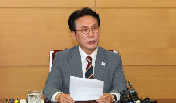 김민석 국무총리 후보자가 10일 오전 서울 종로구 통의동 금융감독연수원에 마련된 인사청문회 준비단 사무실에서 출입기자들과 간담회를 하고 있다.[사진=뉴시스]