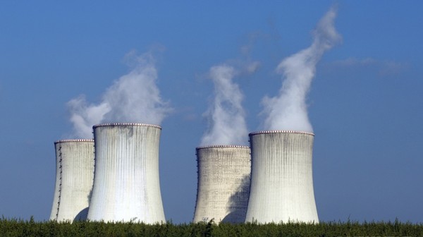  2011년 9월27일 체코 두코바니에 있는 두코바니 원자력발전소의 냉각탑 4개의 모습.[tkwls=sbtltm]