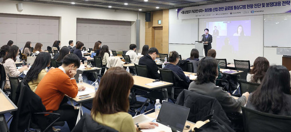 노건기 산업통상자원부 통상교섭실장이 20일 서울 중구 대한상공회의소에서 열린 '제6차 통상법무 카라반'에서 개회사를 하고 있다. [사진= 산업통상자원부 ]