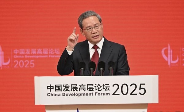  리 총리가 지난 3월23일 중국발전고위포럼에서 연설하는 모습. [사진=뉴시스]