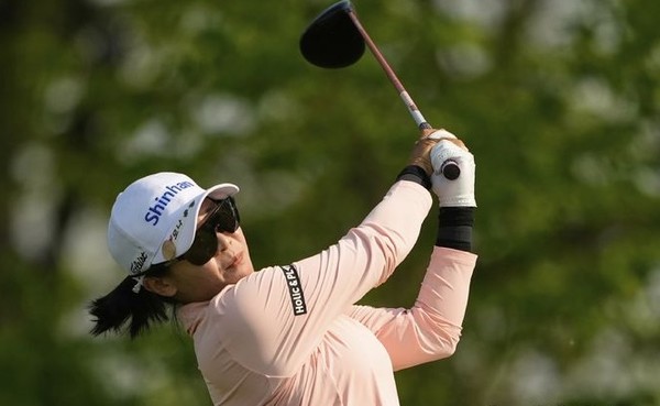 임진희가 30일(현지 시간) 미 위스콘신주 에린의 에린힐스에서 열린 미국여자프로골프(LPGA) 투어 제80회 US여자오픈 2라운드 4번 홀에서 티샷하고 있다. 첫날 공동 선두였던 임진희는 중간 합계 4언더파 140타 공동 8위를 기록했다.[사진=뉴시스]