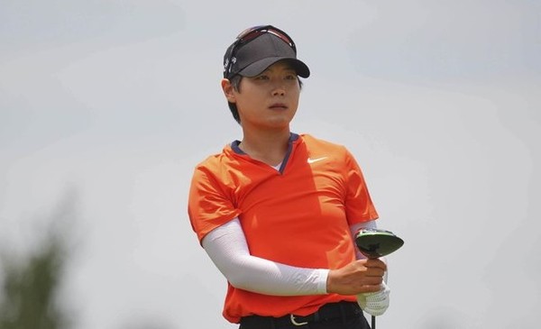 이소미가 21일(현지 시간) 미 텍사스주 프리스코 필즈랜치 이스트 코스에서 열린 미국여자프로골프(LPGA) 투어 KPMG 위민스 PGA 챔피언십 3라운드 6번 홀에서 티샷 후 타구를 바라보고 있다. 이소미는 중간 합계 3오버파 219타 공동 10위에 이름을 올렸다.[사진=뉴시스]