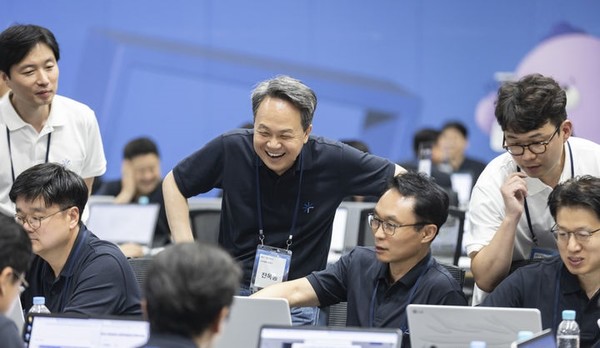 진옥동 신한금융그룹 회장이 "AI(인공지능)를 통한 대전환 시기에 리더들이 민첩한 대응으로 변화를 주도해야 한다"고 강조했다. [사진=신한금융그룹 ]