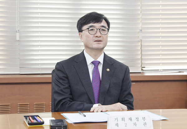 임기근 기획재정부 2차관은 5일 정부서울청사에서 관계부처 합동 '긴급 재정집행 점검회의'를 주재하고 2차 추경의 주요 사업 집행계획을 논의했다. [사진 = 기재부 ]