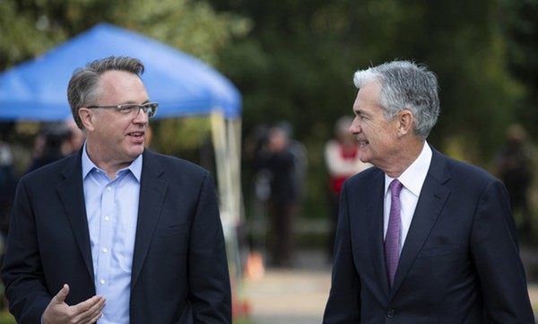 존 윌리엄스 뉴욕 연방준비은행 총재(왼쪽)와 제롬 파월 연방준비제도(Fed·연준) 의장(오른쪽). [사진=뉴시스]