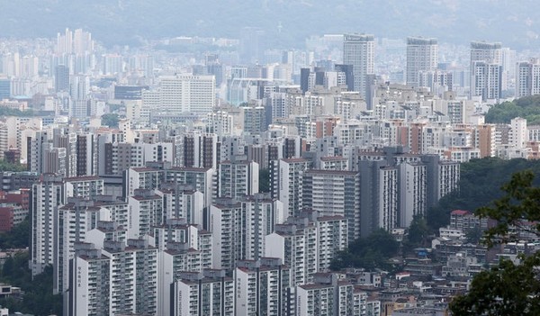  23일 오전 서울 도심 아파트 모습. [사진=뉴시스]