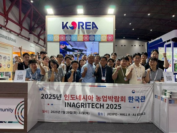 농림축산식품부와 한국농어촌공사가 7월 29일부터 31일까지 인도네시아 자카르타에서 열린 ‘2025년 인도네시아 농기계·농업기술 박람회(INAGRITECH 2025)’에 국내 농기자재 기업 18개사와 함께 한국관을 운영하고 있다. [사진=농어촌공사]