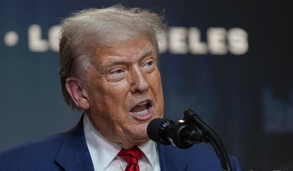 도널드 트럼프 미국 대통령이 5일(현지 시간) 백악관에서 2028 로스엔젤레스 올림픽과 관련한 행정명령 서명식을 진행하며 연설하고 있다. [사진=뉴시스]