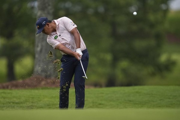 김시우가 8일(현지 시간) 미 테네시주 멤피스의 TPC 사우스윈드에서 열리는 미국프로골프(PGA) 투어 페덱스컵 플레이오프(PO) 1차전 세인트 주드 챔피언십 둘째 날 1번 홀에서 페어웨이샷을 치고 있다.[사진=뉴시스]