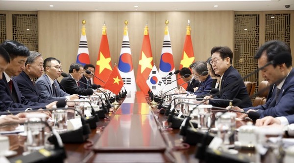 이재명 대통령과 또 럼 베트남 당서기장이 11일 서울 용산 대통령실에서 한·베트남 확대정상회담을 하고 있다. [사진=뉴시스]