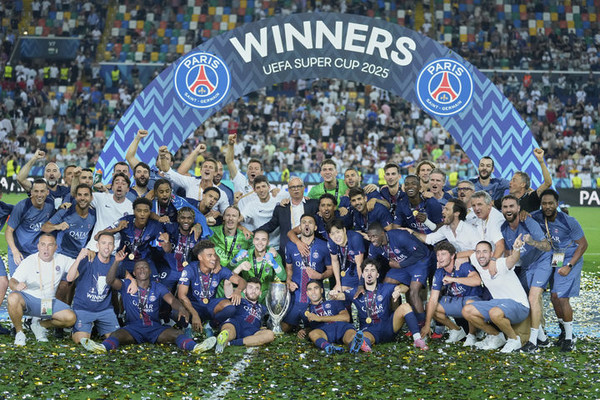 프랑스 프로축구 리그1 파리 생제르맹(PSG) 선수단. [사진=뉴시스]