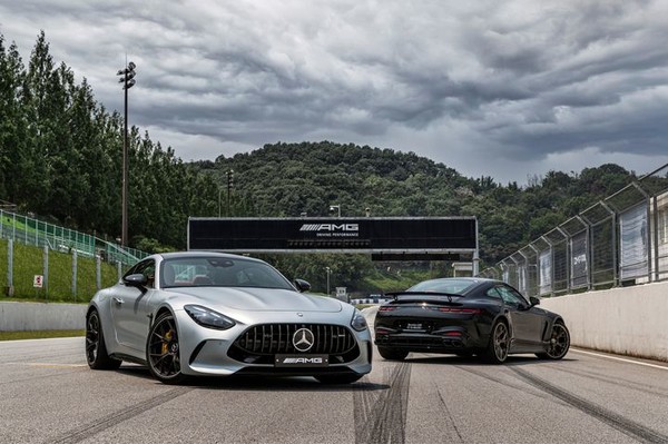 메르세데스-벤츠 코리아가 고객들을 위한 트랙 및 오프로드 드라이빙 프로그램 '메르세데스-AMG 익스피리언스'와 '메르세데스-벤츠 SUV 익스피리언스'의 하반기 참가 접수를 시작한다고 14일 밝혔다. [사진=메르세데스-벤츠 코리아]