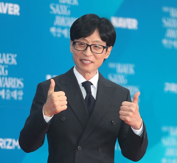 방송인 유재석이 5일 오후 서울 강남구 코엑스에서 열린 제61회 백상예술대상 시상식에서 포즈를 취하고 있다. [사진=뉴시스]