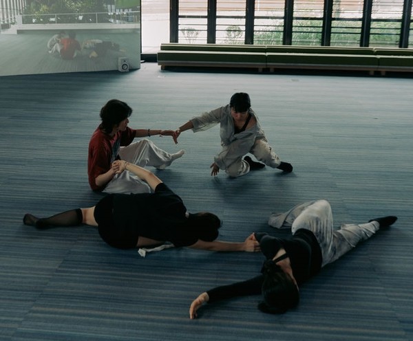 백남준아트센터 '몸 오르기' 퍼포먼스