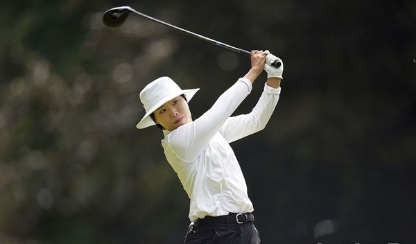 이소미가 지난 7얼 13일(현지 시간) 프랑스 에비앙에서 열린 미국여자프로골프(LPGA) 투어 아문디 에비앙 챔피언십 최종 라운드 4번 홀에서 티샷하고 있다. 이소미는 최종 합계 8언더파 276타 공동 14위로 대회를 마쳤다. [사진=뉴시스]