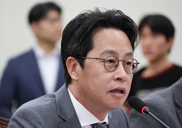 조좌진 롯데카드 대표이사가 23일 오전 서울 여의도 국회에서 열린 '국민의힘 정무위원회, 롯데카드 개인정보 유출사태 피해자 보호 방안 및 재발방지 대책 간담회'에서 발언을 하고 있다. [사진=뉴시스]