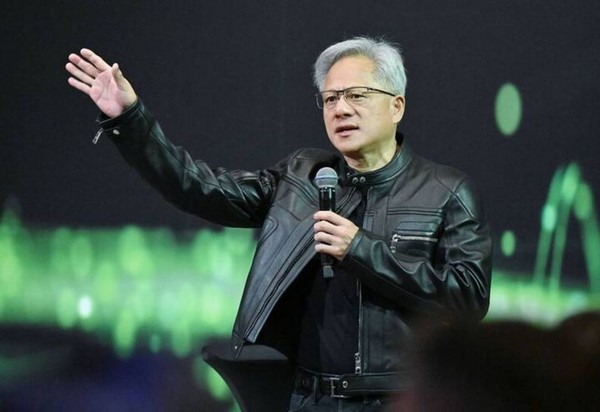 젠슨황 엔비디아 최고경영자(CEO)가 21일 타이베이 만다린 오리엔탈 호텔에서 열린 ‘글로벌 미디어 Q&A’ 행사에서 발언하고 있다. [출처: 자유시보]
