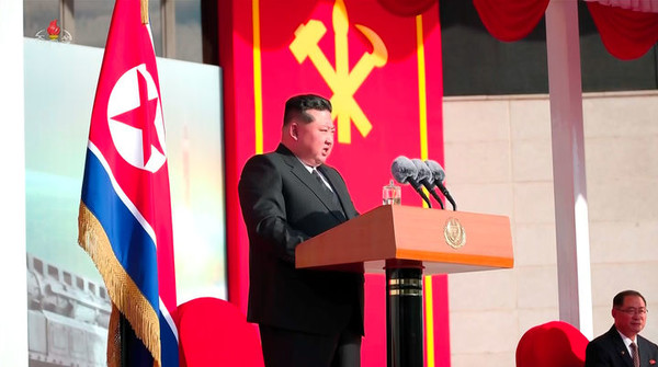 조선중앙TV가 4일 평양에서 개막한 무장장비전시회 '국방발전-2025'에 참석한 김정은 국무위원장의 기념연설을 5일 방송하고 있다. [출처=조선중앙TV 캡쳐]