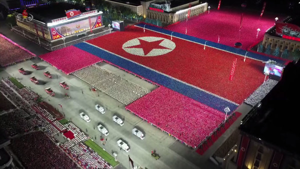 지난 8일 평양 김일성광장에서 김정은 북한 국무위원장과 딸 주애가 참석한 가운데 정권수립일 75주년(9·9절) 민방위 무력 열병식이 진행됐다고 9일 북한 조선중앙TV가 보도했다. (사진=조선중앙TV 캡처) 2023.09.09. [사진=뉴시스]