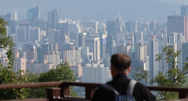  20일 서울 남산에서 아파트단지가 보이고 있다. [사진=뉴시스]