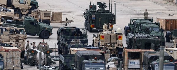 한미 연합 군사연습 '을지 자유의 방패(UFS·을지프리덤실드)' 기간인 지난 8월 19일 경기 동두천시 소재 주한 미군기지에서 미군 장병들이 기갑장비 및 차량을 점검하고 있다. [사진=뉴시스]