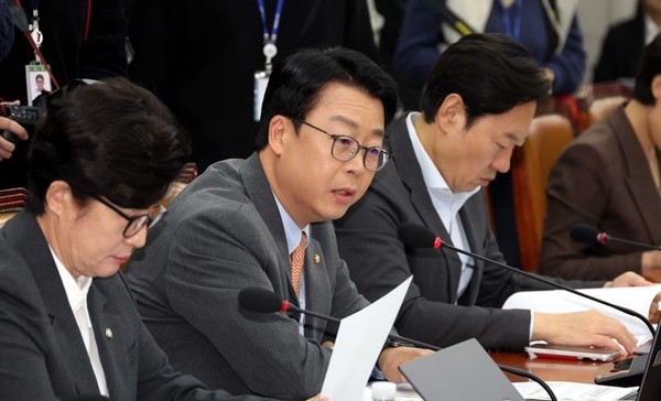 곽규택 국민의힘 의원이 29일 오전 서울 여의도 국회에서 열린 운영위원회 전체회의에서 발언을 하고 있다.[사진=뉴시스]