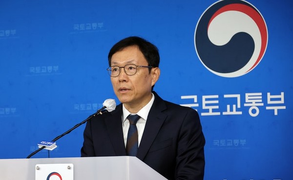 김규철 국토교통부 주택토지실장이 지난 9월 12일 세종시 정부세종청사에서 부동산 공시가격 산정체계 합리화 방안을 발표하고 있다.  [사진=뉴시스]