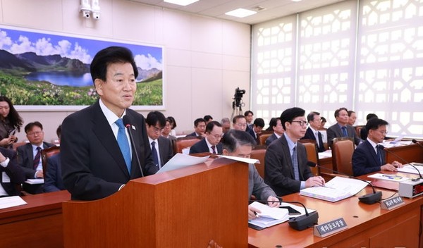 정동영 통일부 장관이 14일 서울 여의도 국회에서 열린 외교통일위원회 전체회의에서 내년도 예산안 제안설명을 하고 있다. [사진=뉴시스]