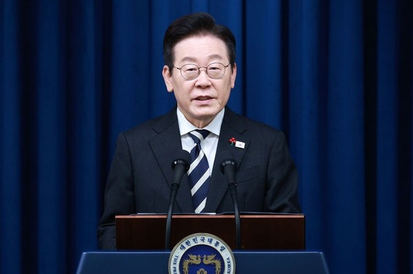 이재명 대통령이 3일 서울 용산 대통령실 청사에서 '빛의 혁명 1주년, 대통령 대국민 특별성명' 발표를 하고 있다. [사진=뉴시스]