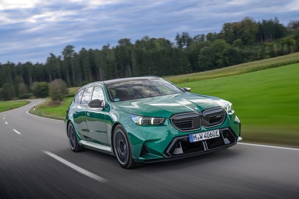 BMW 코리아가 강력한 성능에 활용성을 더한 초고성능 왜건형 모델 'BMW 뉴 M5 투어링'을 국내에 처음으로 출시한다고 4일 밝혔다. [사진=BMW 코리아 ]