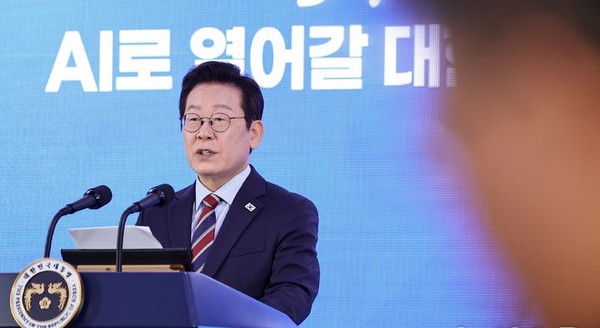 이재명 대통령이 8일 서울 중구 서울스퀘어에서 열린 대한민국, AI로 날다 국가인공지능(AI) 전략위원회 출범식에서 발언하고 있다. [사진=뉴시스]