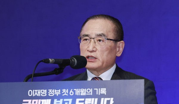 위성락 국가안보실장이 7일 서울 용산 대통령실 청사에서 열린 3실장 및 수석비서관 '대통령실 6개월 성과 간담회'에서 성과에 대해 프레젠테이션하고 있다. [사진=뉴시스]