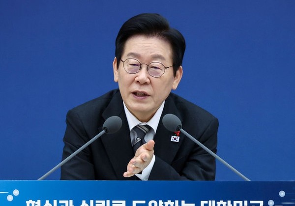 이재명 대통령이 12일 세종시 정부세종컨벤션센터에서 열린 과학기술정보통신부·개인정보보호위원회 업무보고에서 발언하고 있다. [사진=뉴시스]