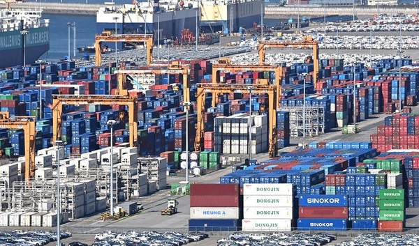 경기 평택시 포승읍 평택항에 수출입 컨테이너. [사진=뉴시스]