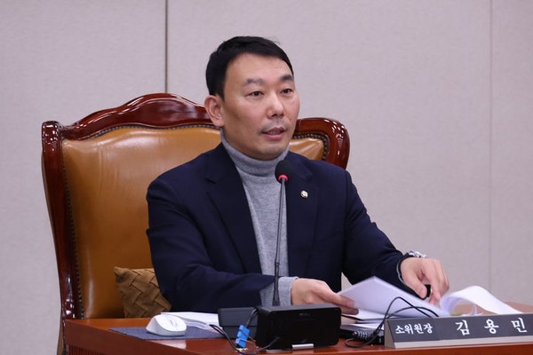 김용민 국회 법제사법위원회 법안심사제1소위원회 위원장이 지난 16일 서울 여의도 국회에서 열린 소위원회에서 발언을 하고 있다. [사진=뉴시스]