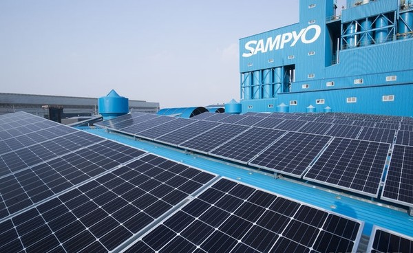 삼표그룹 인천 몰탈공장 사무동 지붕에 설치된 태양광 발전 설비. [제공 = 삼표그룹]