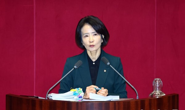 23일 서울 여의도 국회에서 열린 제430회국회(임시회) 제2차 본회의에서 최수진 국민의힘 의원이 정보통신망 이용촉진 및 정보보호 등에 관한 법률 일부개정법률안(대안)에 대한 반대 무제한토론(필리버스터)을 하고 있다. [사진=뉴시스]