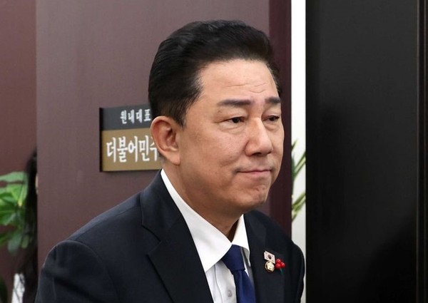 김병기 더불어민주당 원내대표가 18일 오전 서울 여의도 국회에서 열린 정책조정회의에 참석하고 있다. [사진=뉴시스]